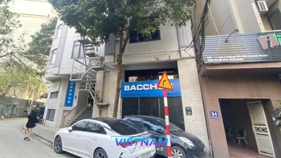 하노이 박카스 가라오케 입구와 간판
