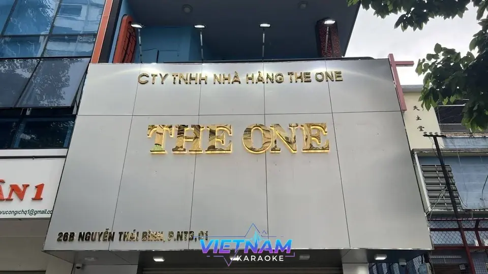 더 원 가라오케 건물 외관